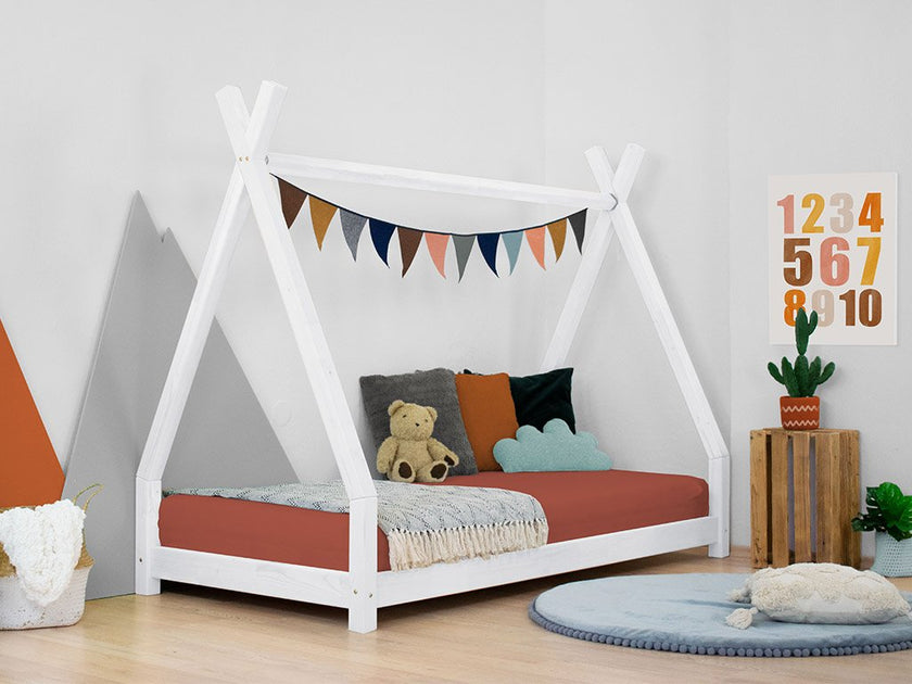 Children's wooden bed NAKANA in the shape of teepee