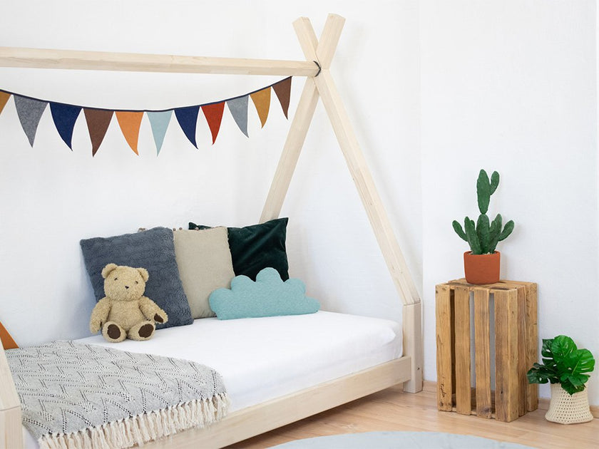 Children's wooden bed NAKANA in the shape of teepee