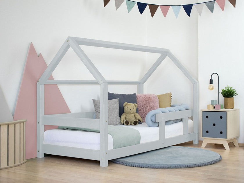 Children's house bed TERY with one barrier