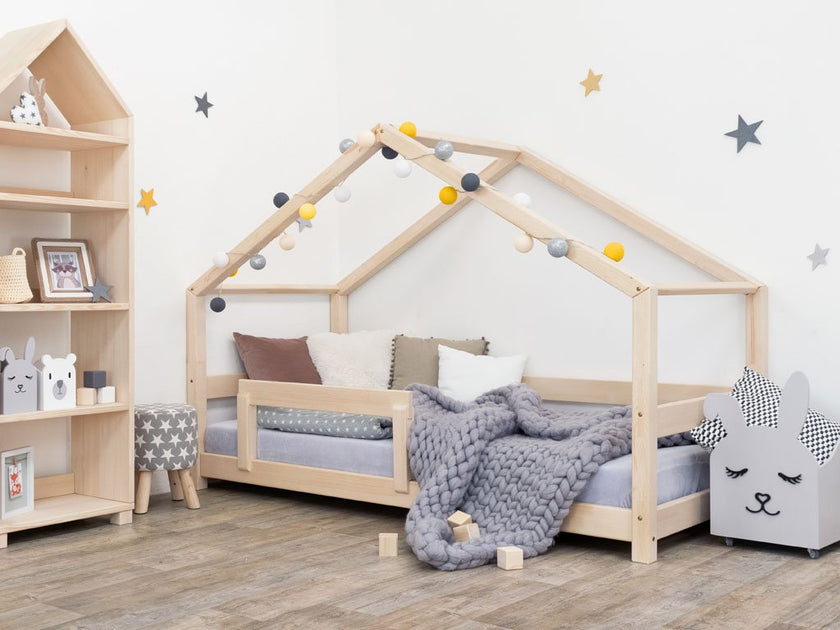 Children's house bed LUCKY with one barrier