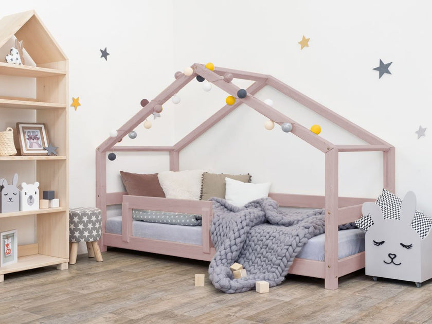 Children's house bed LUCKY with one barrier
