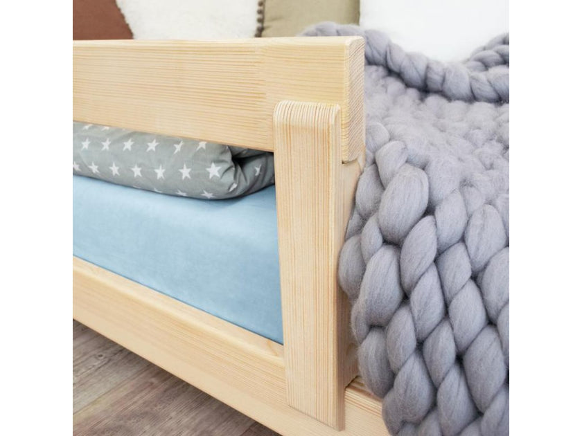 Children's house bed LUCKY with one barrier