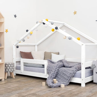Children's house bed LUCKY with one barrier