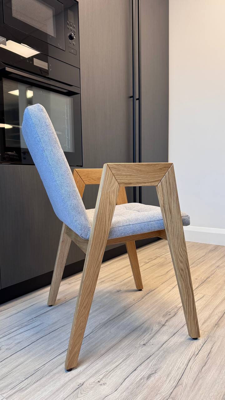 Chair Sydney with armrests