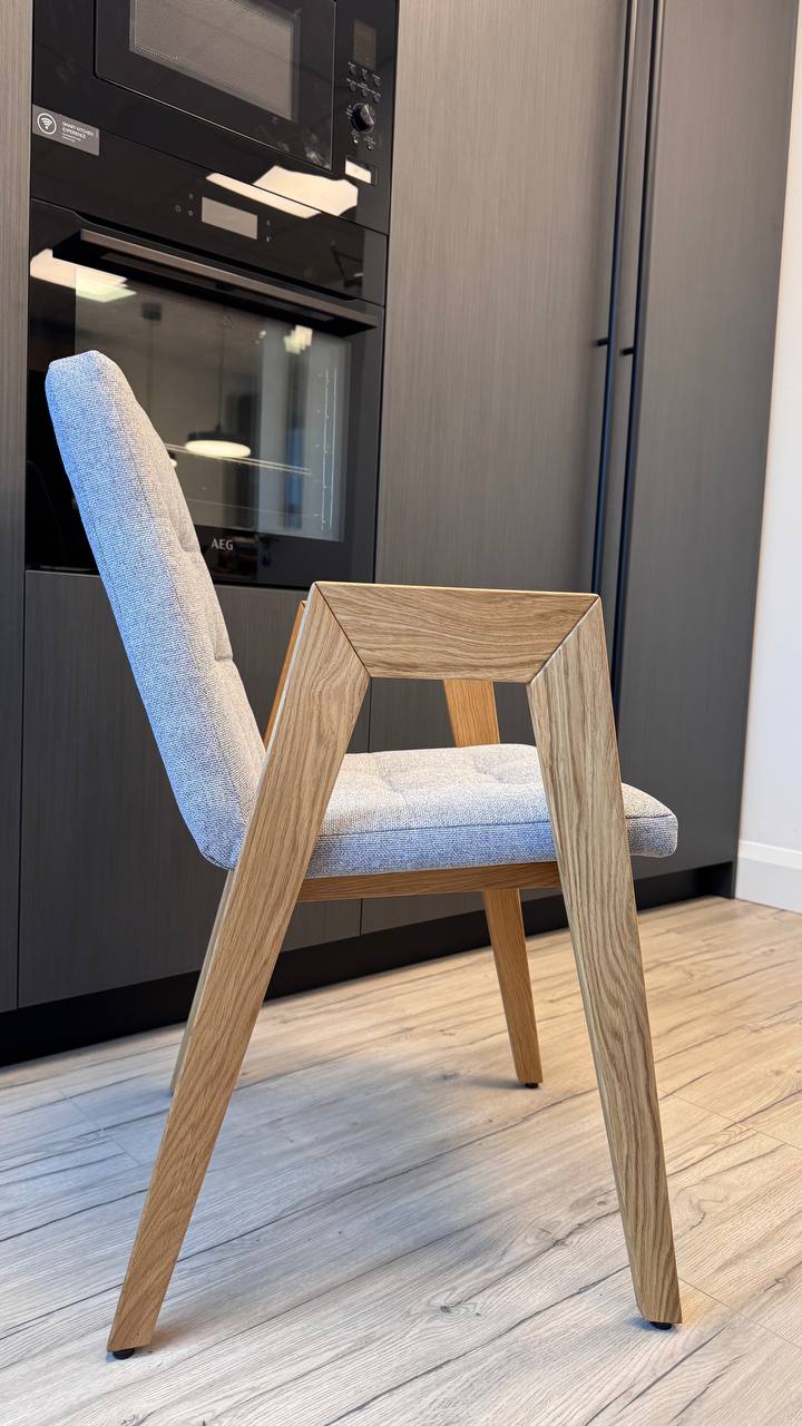 Chair Sydney with armrests