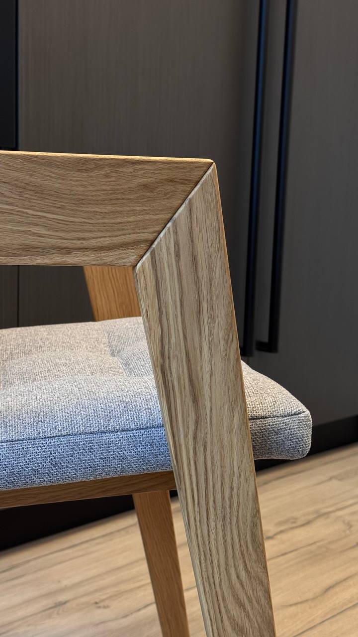 Chair Sydney with armrests