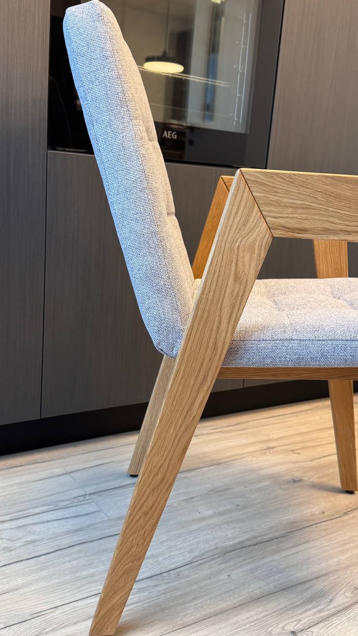 Chair Sydney with armrests