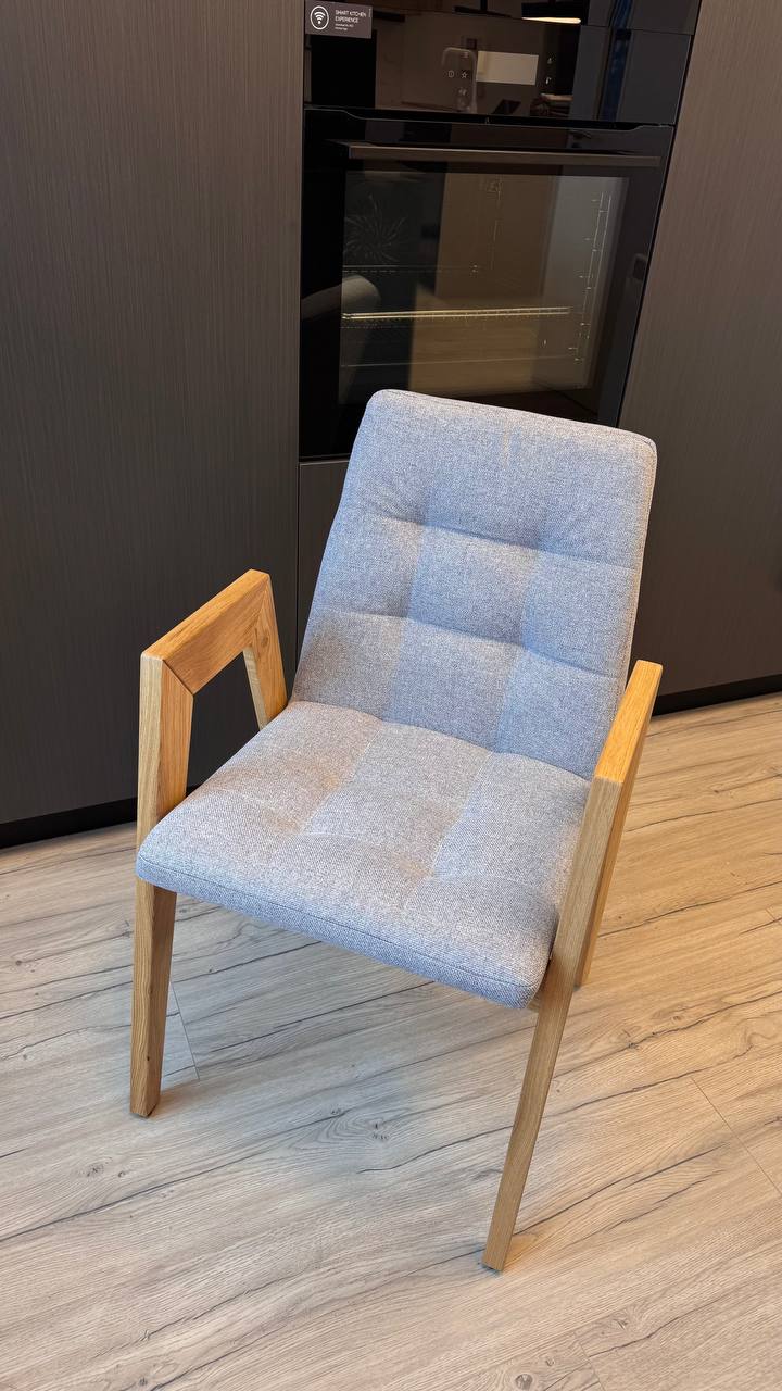 Chair Sydney with armrests