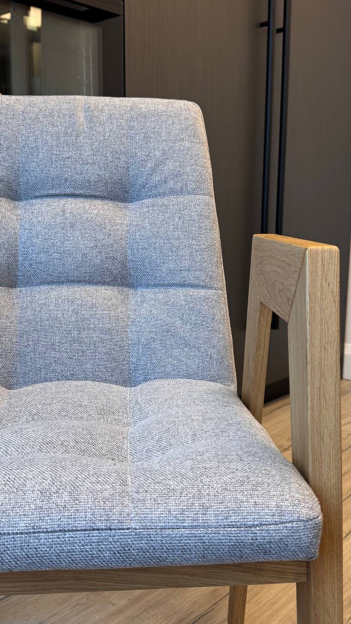 Chair Sydney with armrests