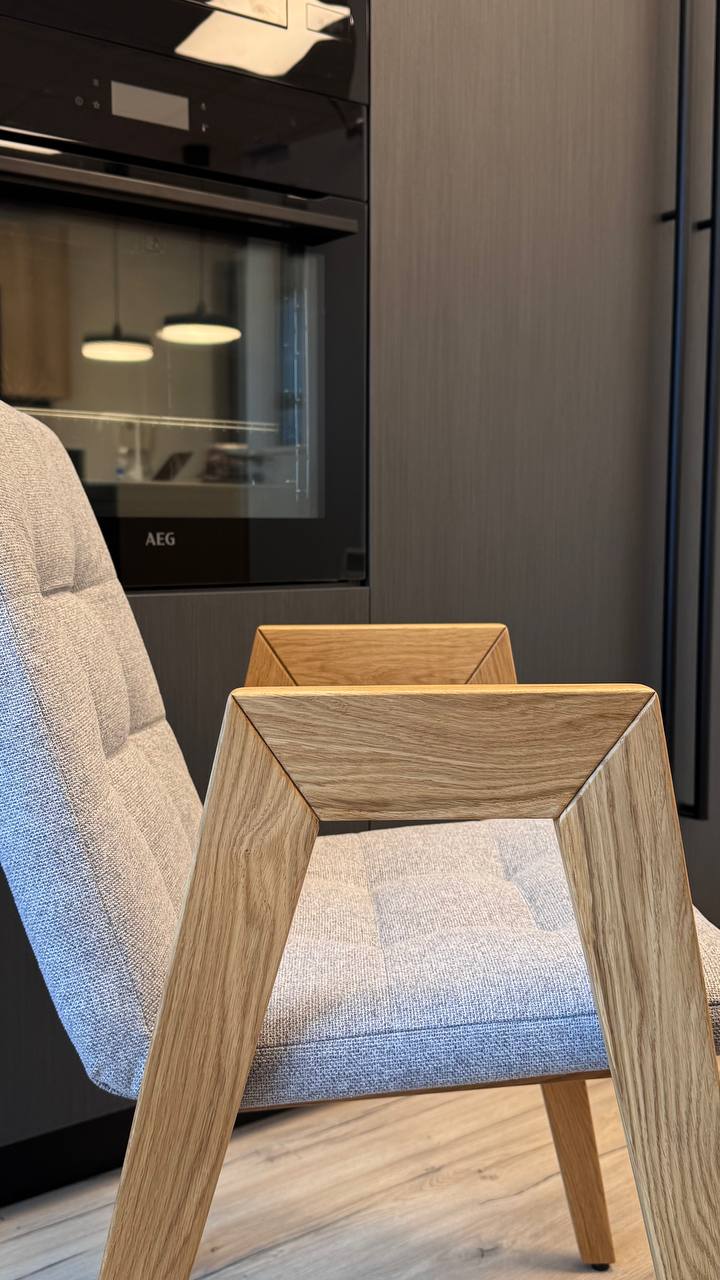 Chair Sydney with armrests